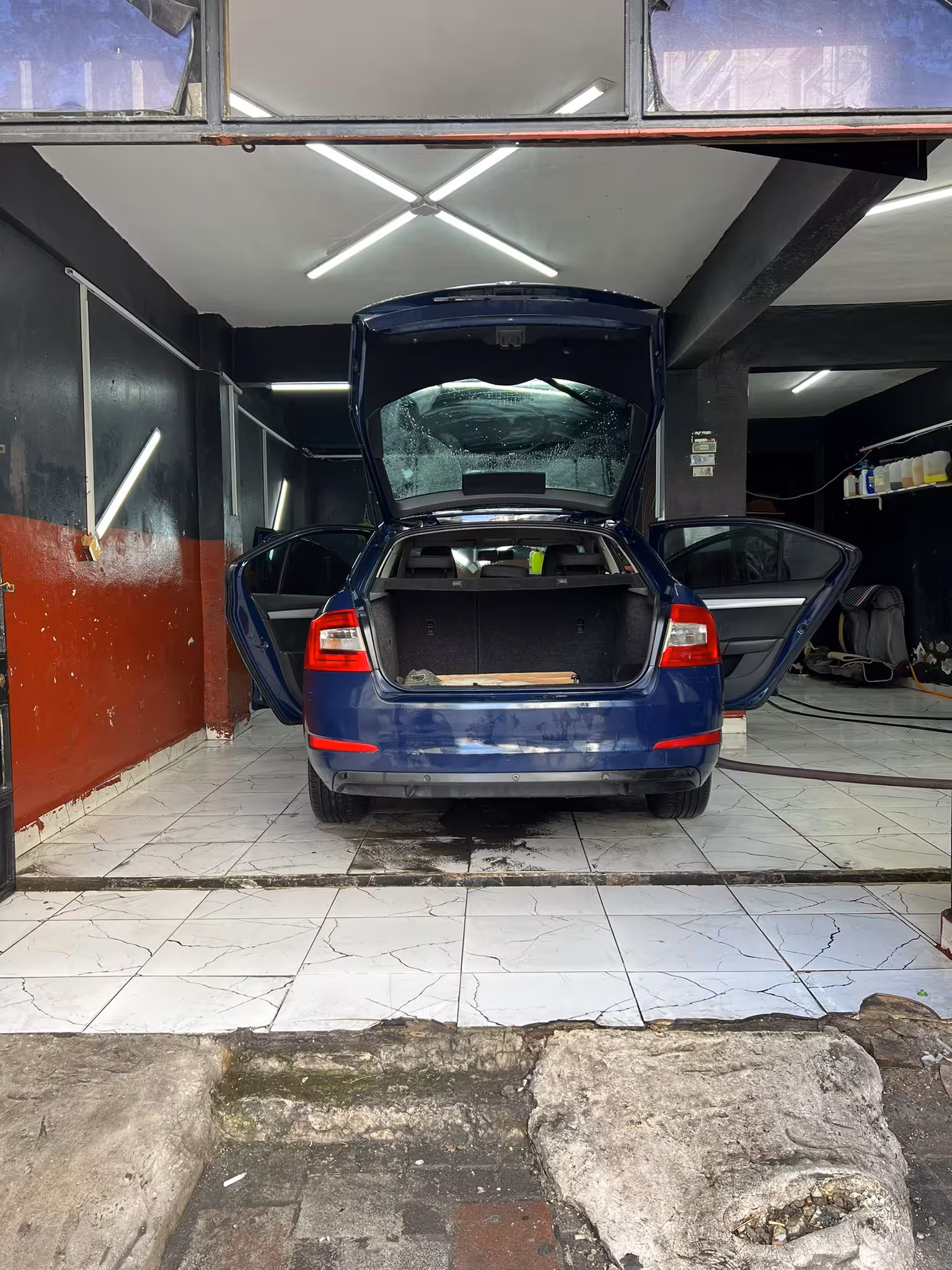 FAZLİ OTO YIKAMA DETAYLI TEMİZLİK PASTA CİLA MOTOR YIKAMA. — Oto Yıkama Ve Detaylı Temizlik, Esenler · fotoğraf 5