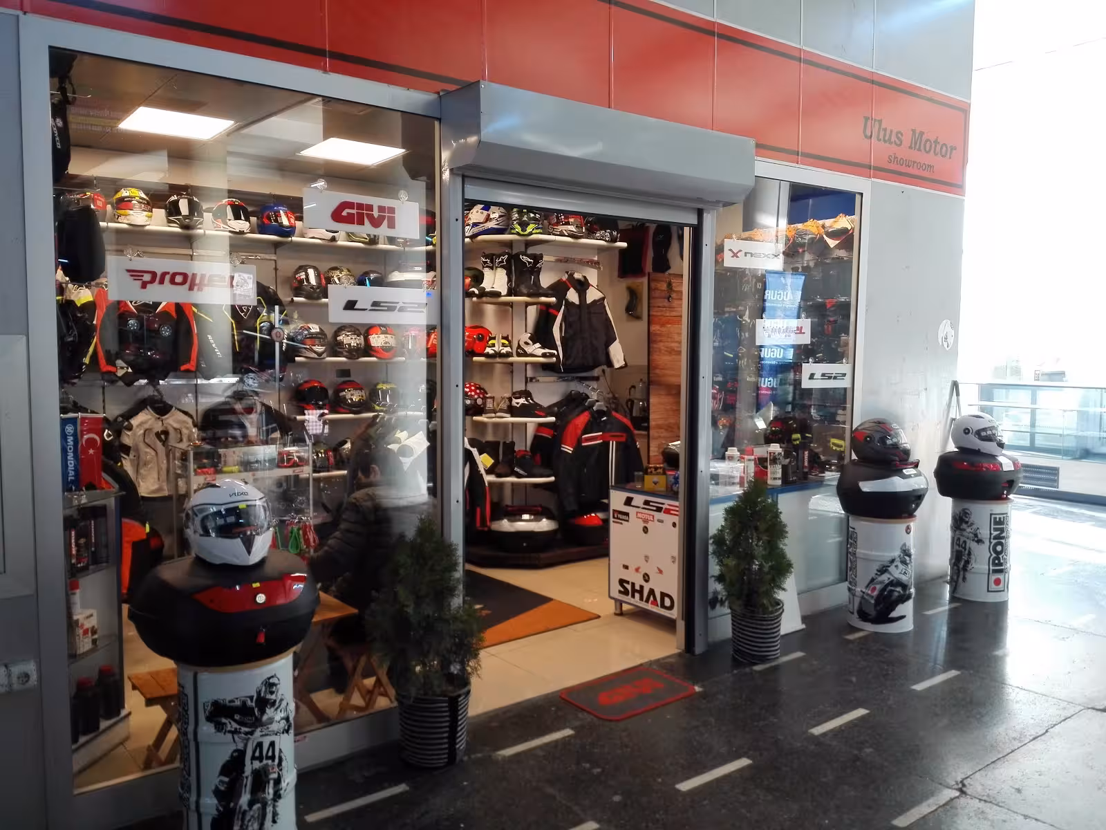 Ulus Motor-ANKARA MOTORSİKLET YEDEK PARÇA VE AKSESUAR MAĞAZASI — Motosiklet · fotoğraf 1