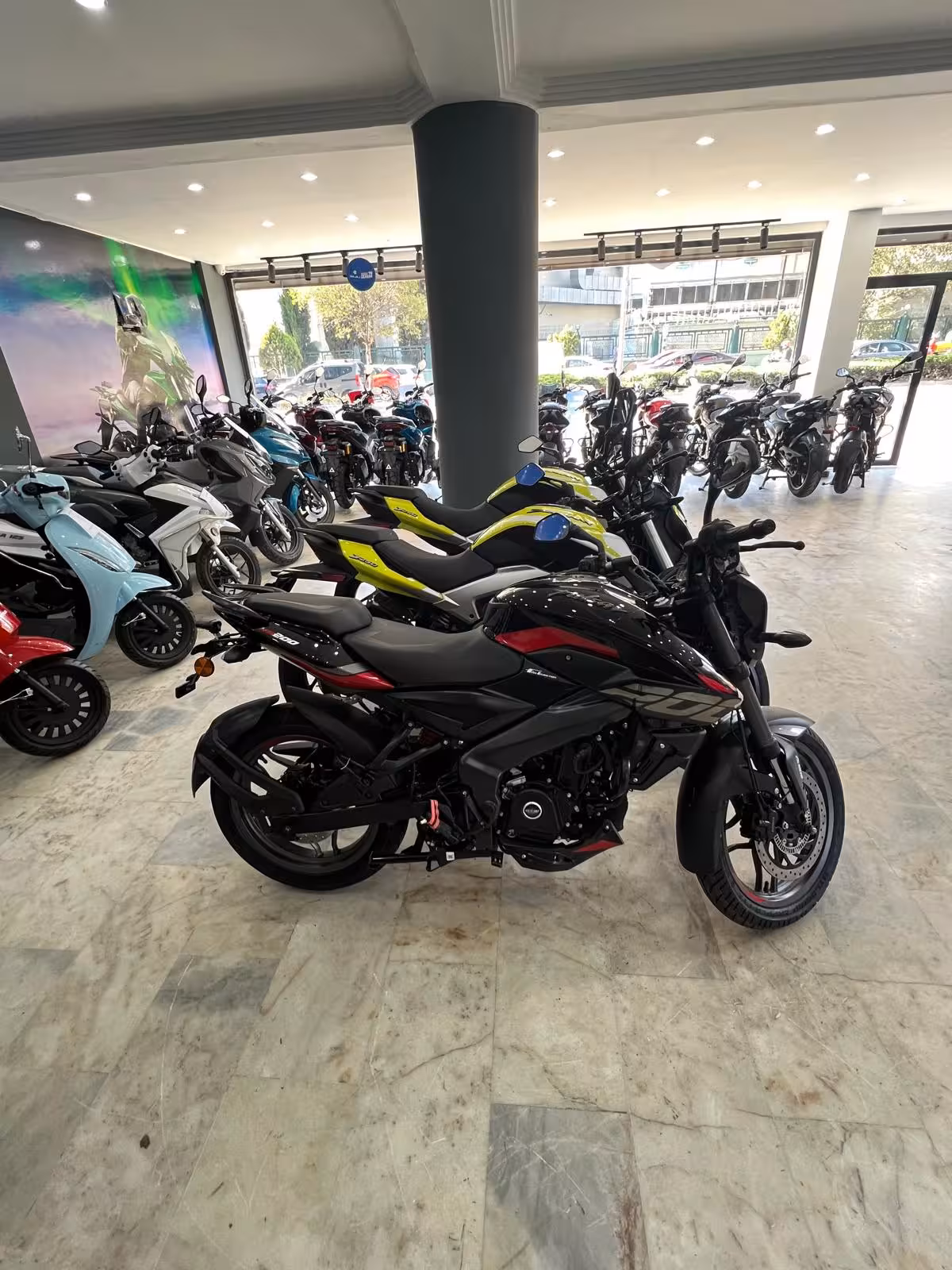 Sarp Motors Bajaj Yetkili Bayi — Motosiklet, Konak · fotoğraf 3