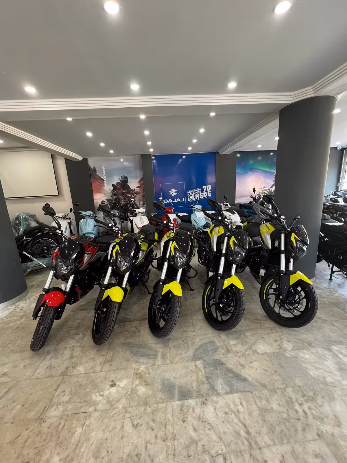 Sarp Motors Bajaj Yetkili Bayi — Motosiklet, Konak · fotoğraf 5