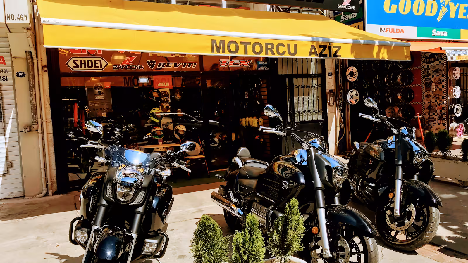 Motorcu Aziz — Motosiklet, Konak · fotoğraf 1