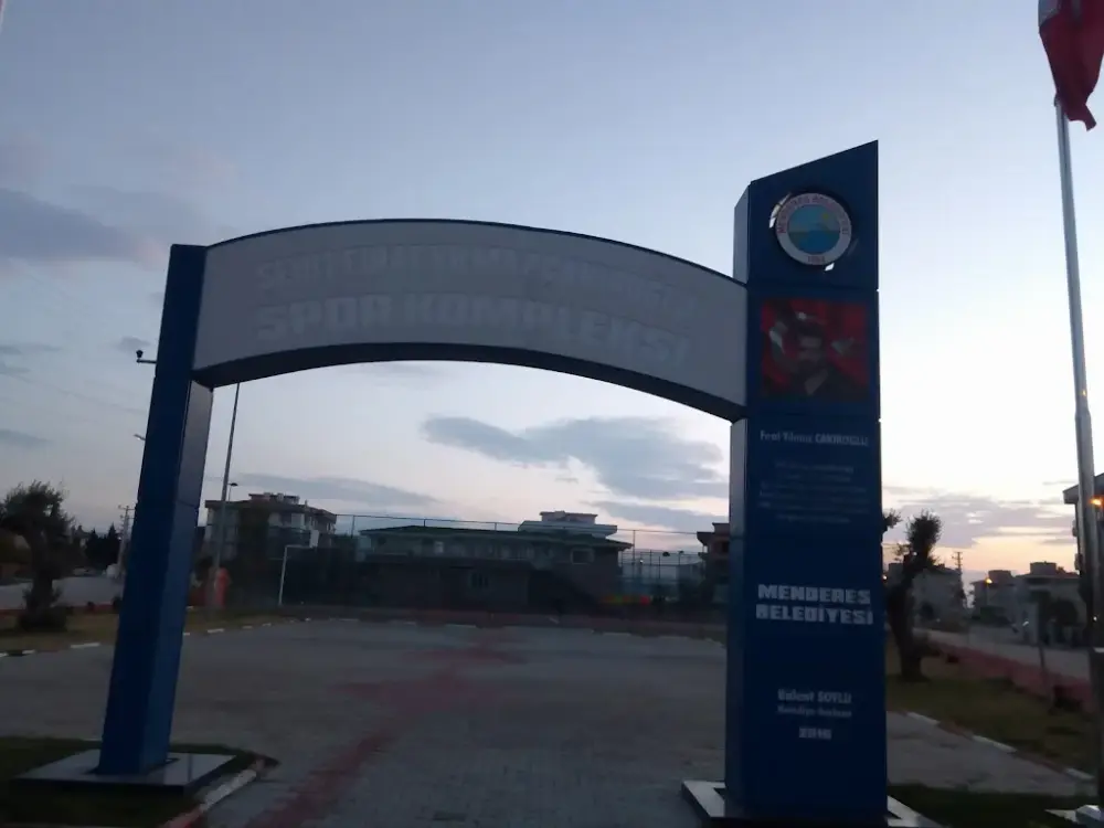Şehit Fırat Yılmaz Çakıroğlu Spor Kompleksi — Yüzme Havuzları, Menderes · fotoğraf 3