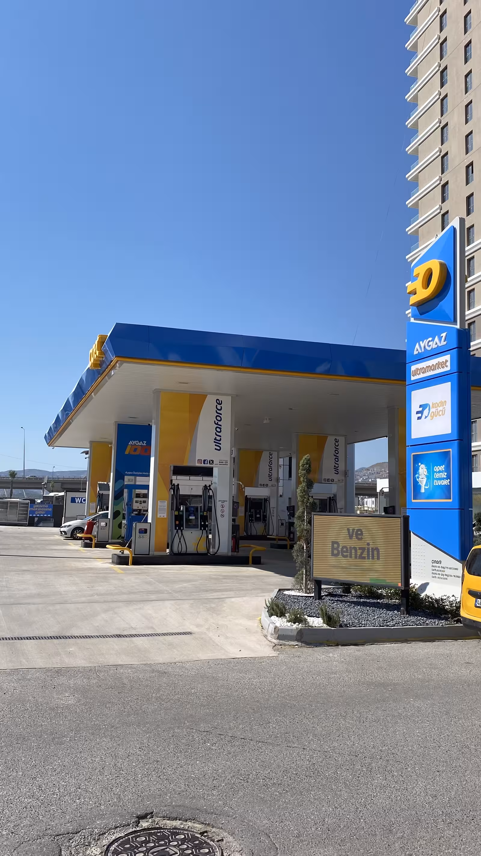 Opet Emircanlar Petrol — Akaryakıt Ve LPG İstasyonları, Konak · fotoğraf 1