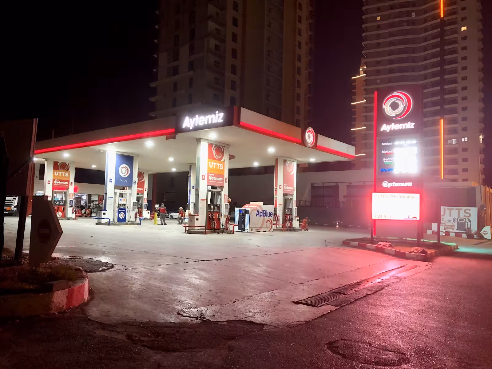 Opet Emircanlar Petrol — Akaryakıt Ve LPG İstasyonları, Konak · fotoğraf 2