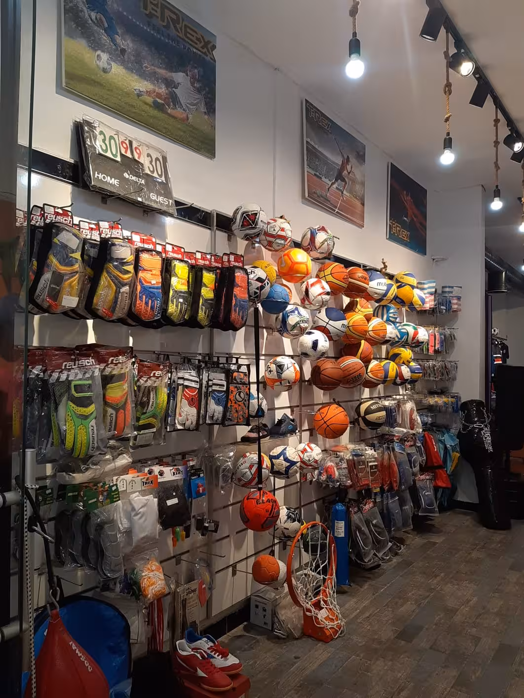 TREX SPOR MALZEMELERİ — Spor Ekipman Mağazaları, Karşıyaka · fotoğraf 4