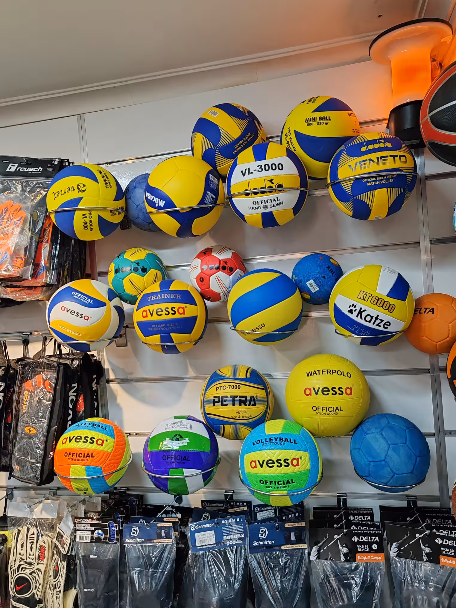 Barış Spor Malzemeleri — Spor Ekipman Mağazaları, Konak · fotoğraf 5