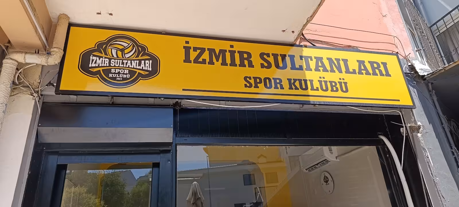 İzmir Sultanları Spor Kulübü — Spor Kulüpleri, Karabağlar · fotoğraf 1