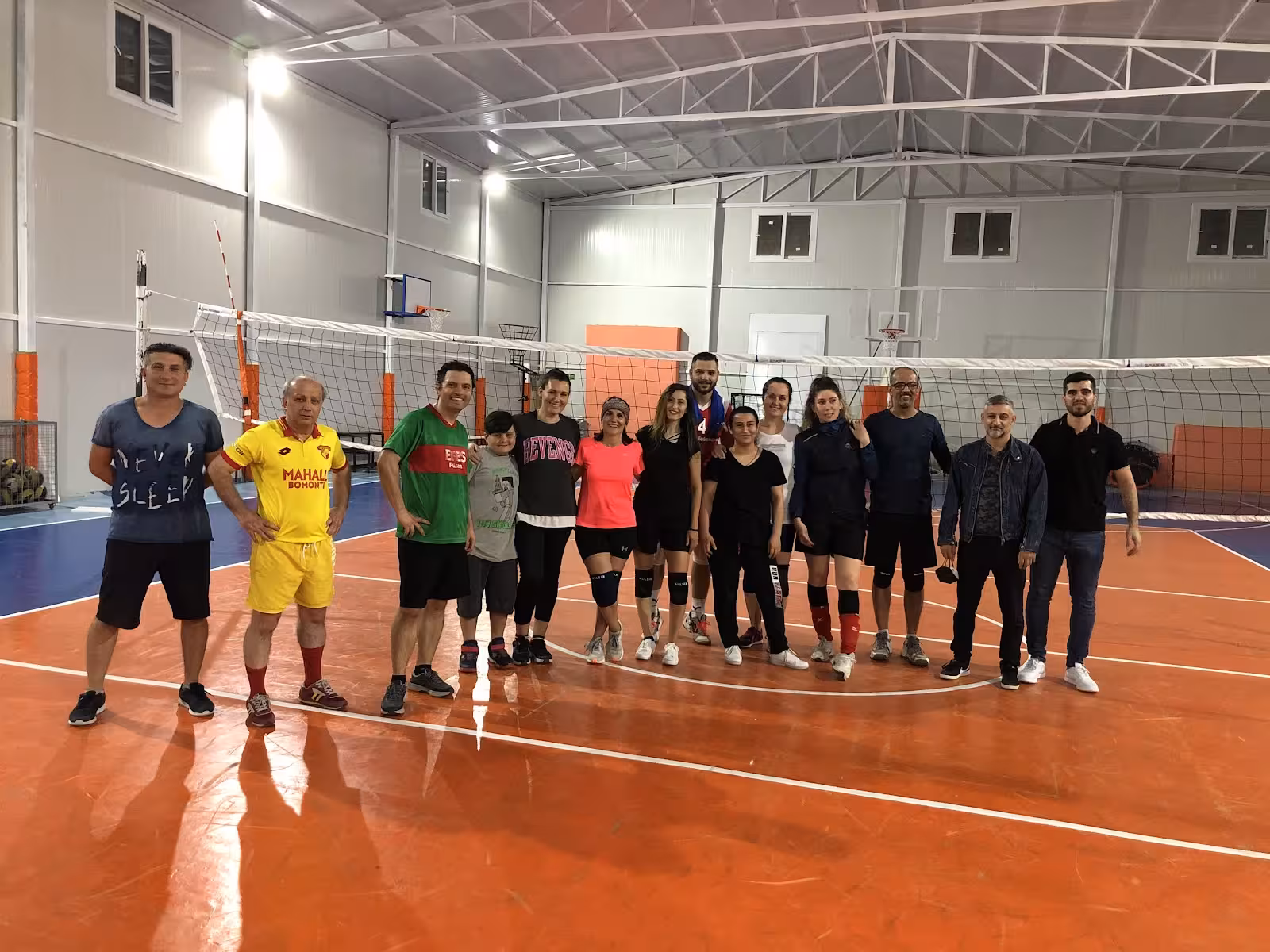 İzmir Dost Spor Klübü — Spor Kulüpleri, Buca · fotoğraf 1