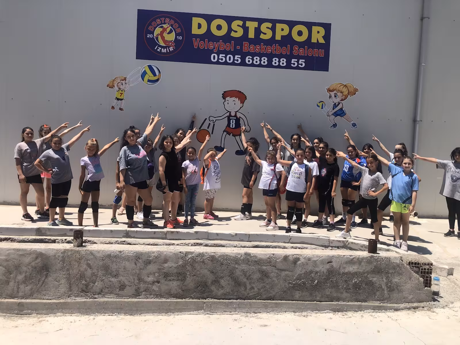 İzmir Dost Spor Klübü — Spor Kulüpleri, Buca · fotoğraf 3