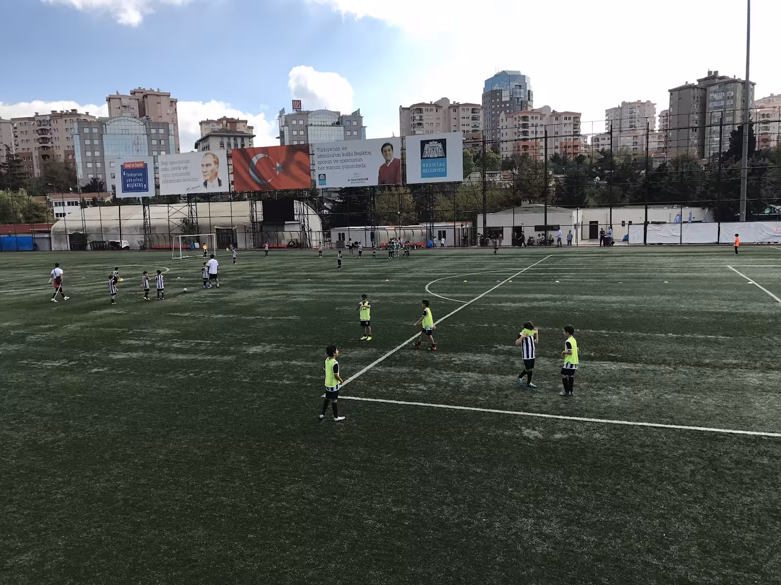 Beşiktaş Belediyesi İsmet İnönü Spor Tesisleri — Futbol Sahaları, Beşiktaş · fotoğraf 5