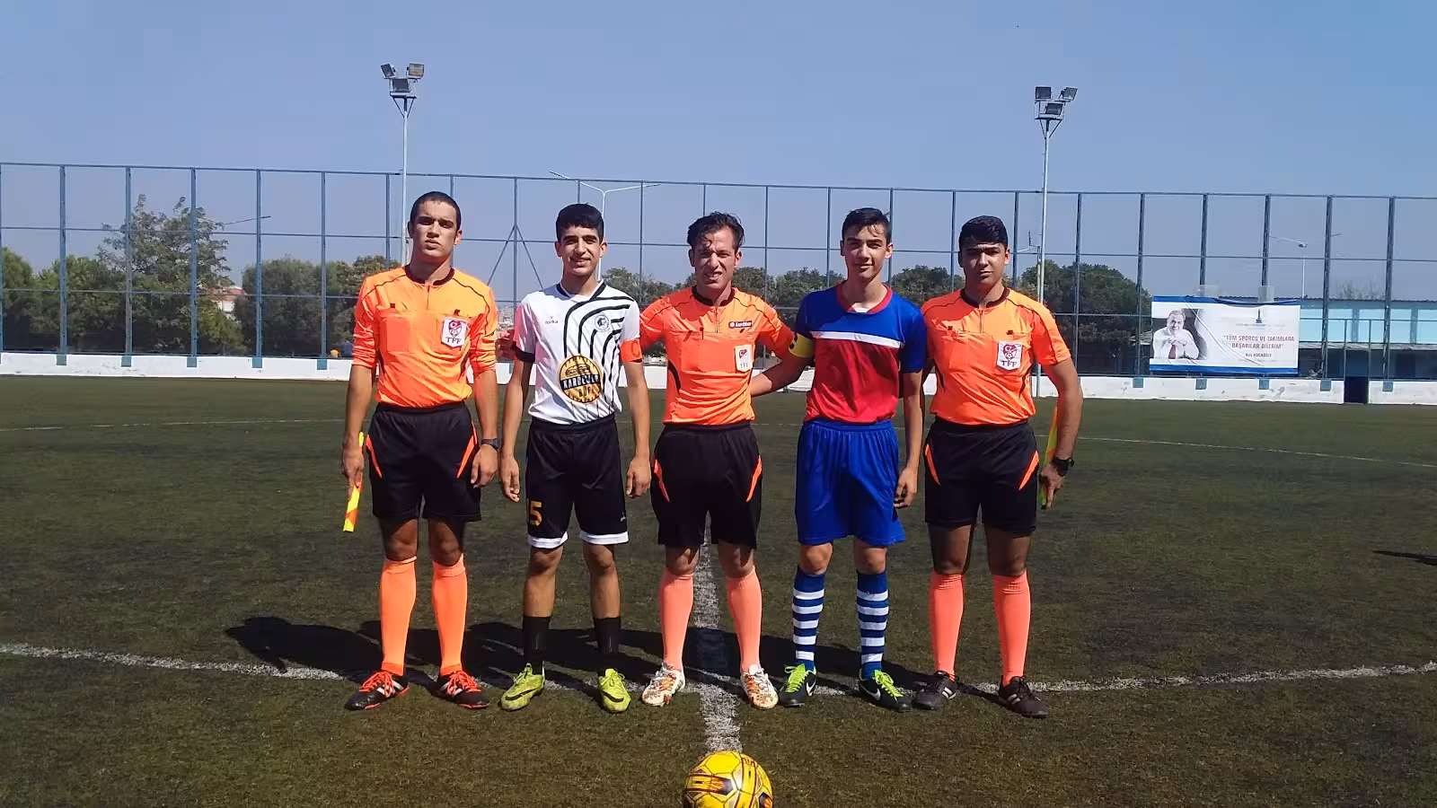 İzmir Büyükşehir Belediyesi Yeşilyurt Futbol Sahası — Futbol Sahaları, Karabağlar · fotoğraf 3