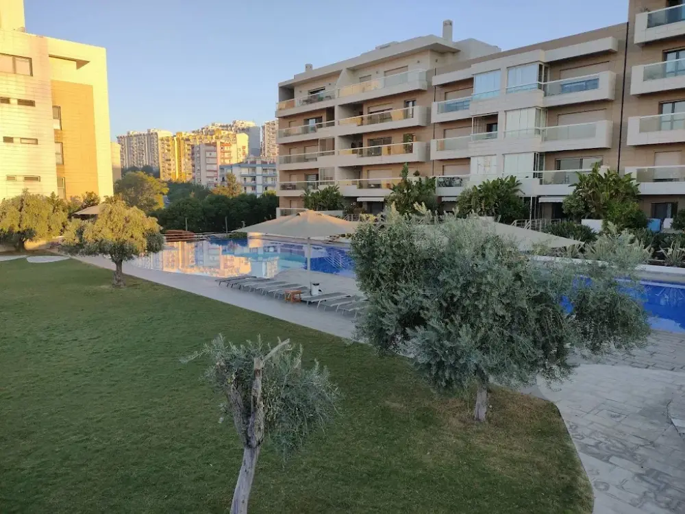 Varyant Sitesi Havuz — Yüzme Havuzları, Karşıyaka · fotoğraf 2