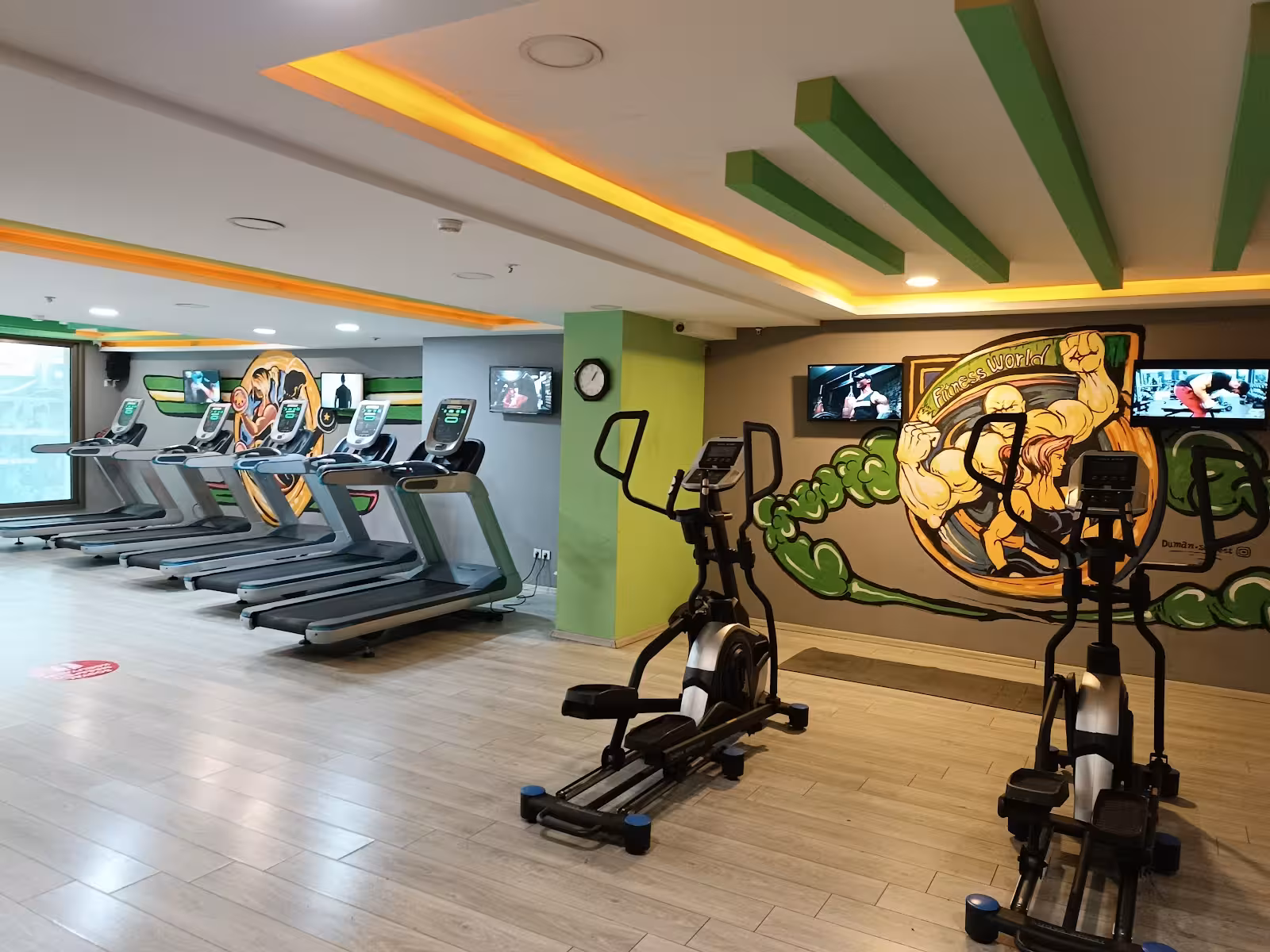 Fitness World Green — Spor Salonları Ve Arenalar · fotoğraf 3