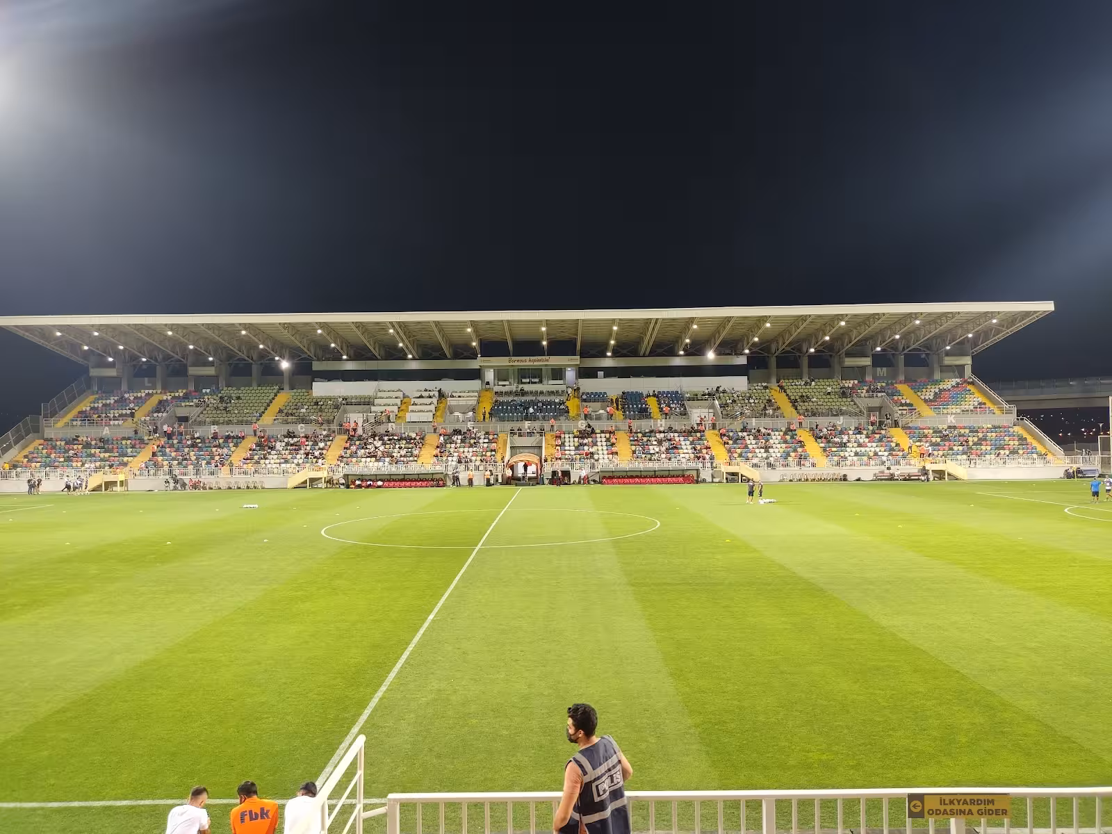 Bornova Aziz Kocaoğlu Stadyumu — Stadyumlar, Bornova · fotoğraf 1