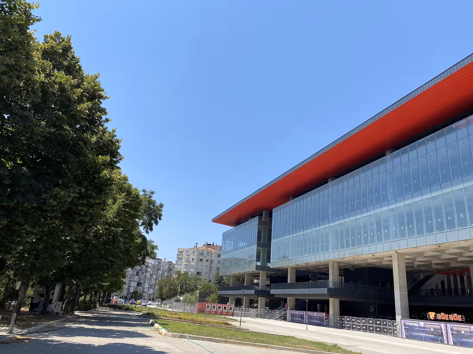 ISONEM Park Gürsel Aksel Spor ve Sağlıklı Yaşam Merkezi — Stadyumlar, Konak · fotoğraf 3