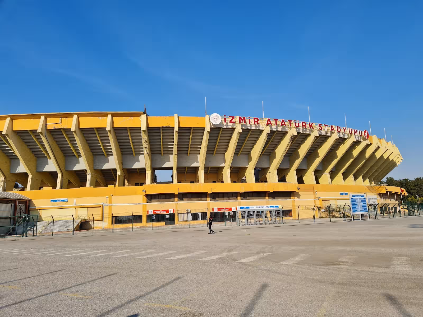 İzmir Atatürk Stadyumu — Stadyumlar, Konak · fotoğraf 2