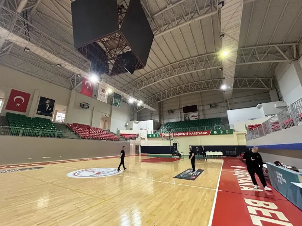 1912 Zühtü Işıl Spor Salonu — Yüzme Havuzları, Karşıyaka · fotoğraf 3