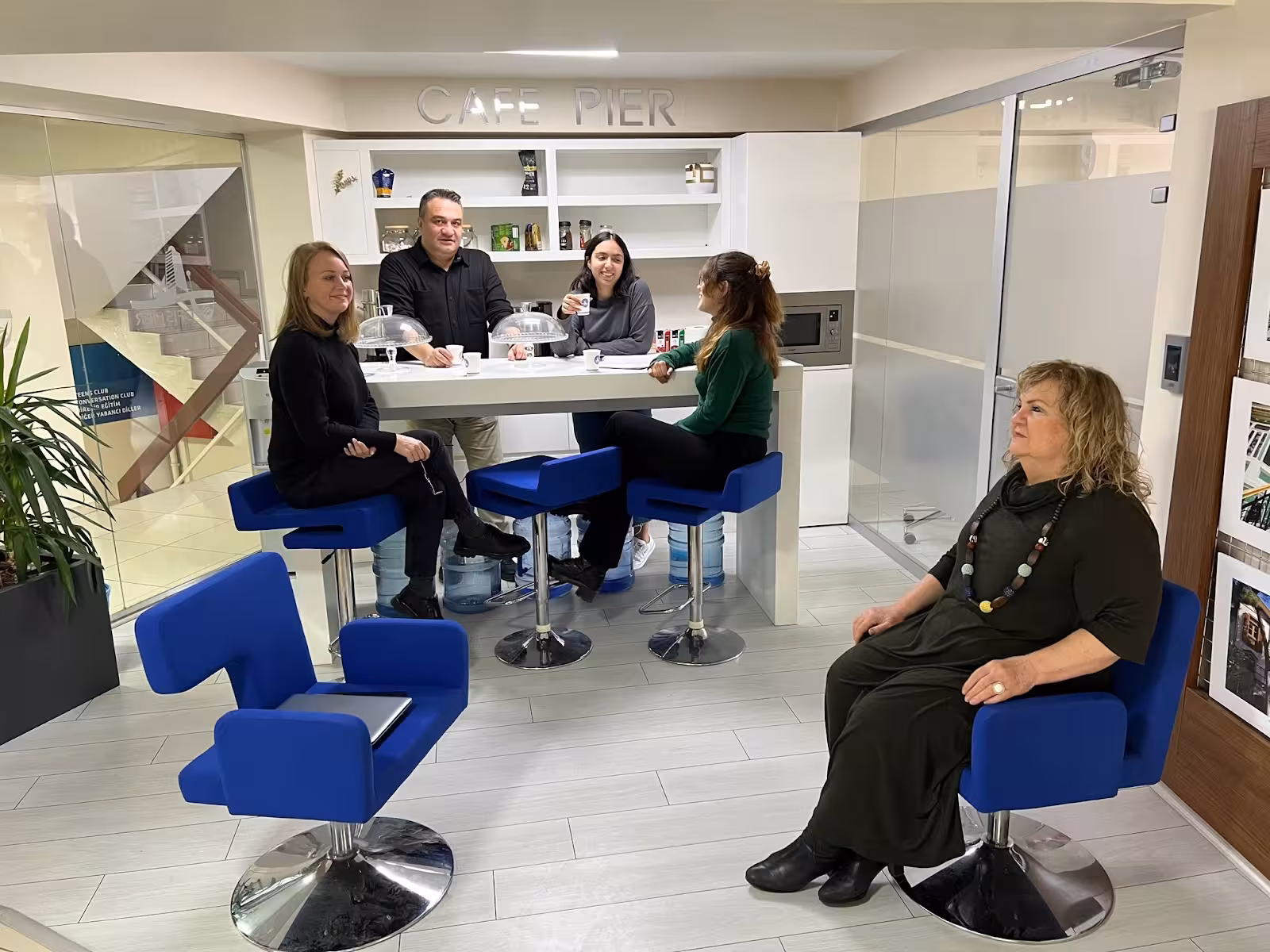 Ofis Pier | Hazır Ofis | Paylaşımlı Ofis — Ofis Ve İş Merkezleri, Konak · fotoğraf 2