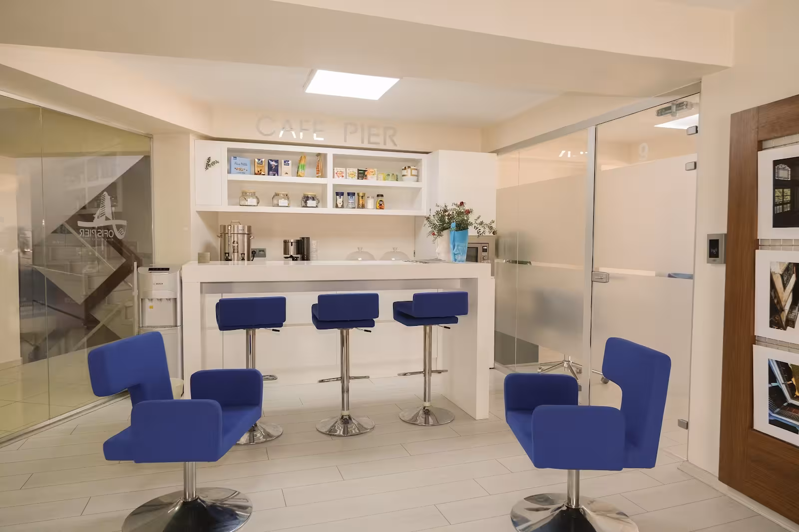 Ofis Pier | Hazır Ofis | Paylaşımlı Ofis — Ofis Ve İş Merkezleri, Konak · fotoğraf 4