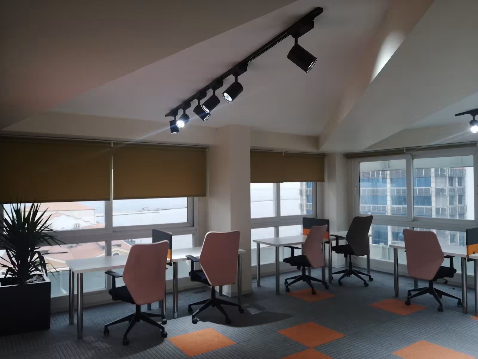 Ofis Pier | Hazır Ofis | Paylaşımlı Ofis — Ofis Ve İş Merkezleri, Konak · fotoğraf 5