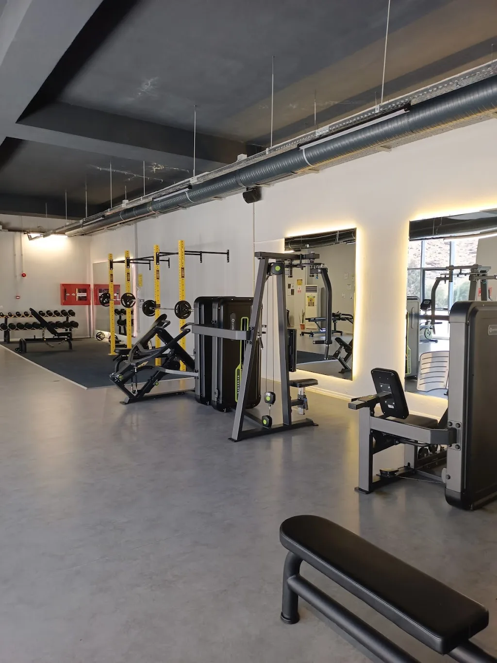 Santorini Fitness Salonu ve Yüzme Havuzu — Yüzme Havuzları, Çiğli · fotoğraf 1