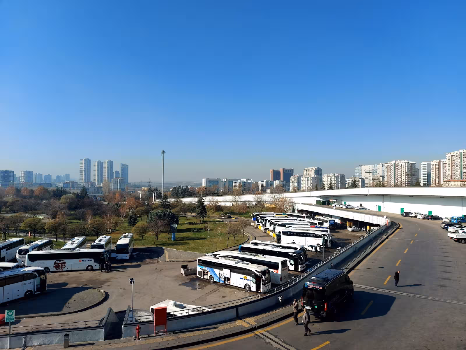 AŞTİ GİDEN YOLCU GİRİŞİ — Otogarlar, Çankaya · fotoğraf 4