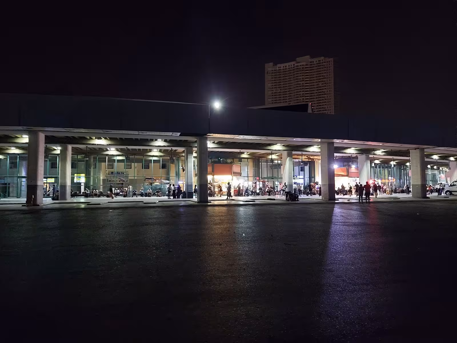 İzmir Şehirler Arası Otobüs Terminali — Otobüs Terminalleri, Konak · fotoğraf 1