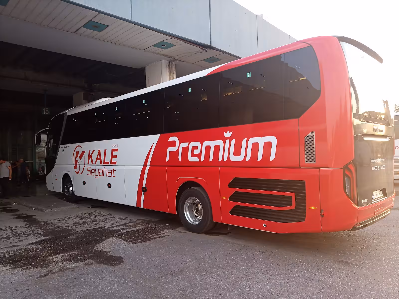 İZOTAŞ (İzmir Otobüs ve Terminal İşletmeleri A.Ş.) — Otobüs Terminalleri, Konak · fotoğraf 4
