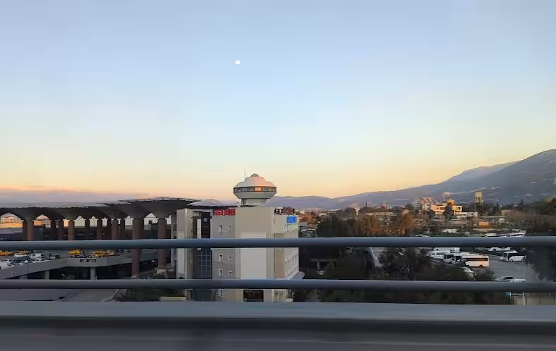 İZOTAŞ (İzmir Otobüs ve Terminal İşletmeleri A.Ş.) — Otobüs Terminalleri, Konak · fotoğraf 5