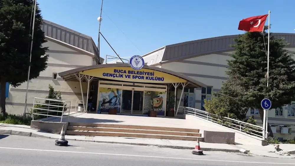 Buca Belediyesi Gençlik Ve Spor Kulübü — Yüzme Havuzları, Buca · fotoğraf 2