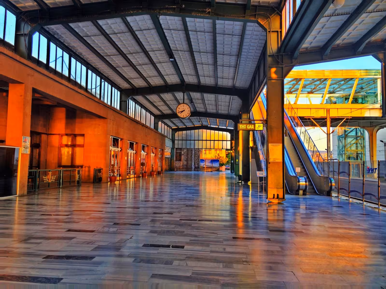 Ankara Tren Garı — Tren İstasyonları, Altındağ · fotoğraf 2