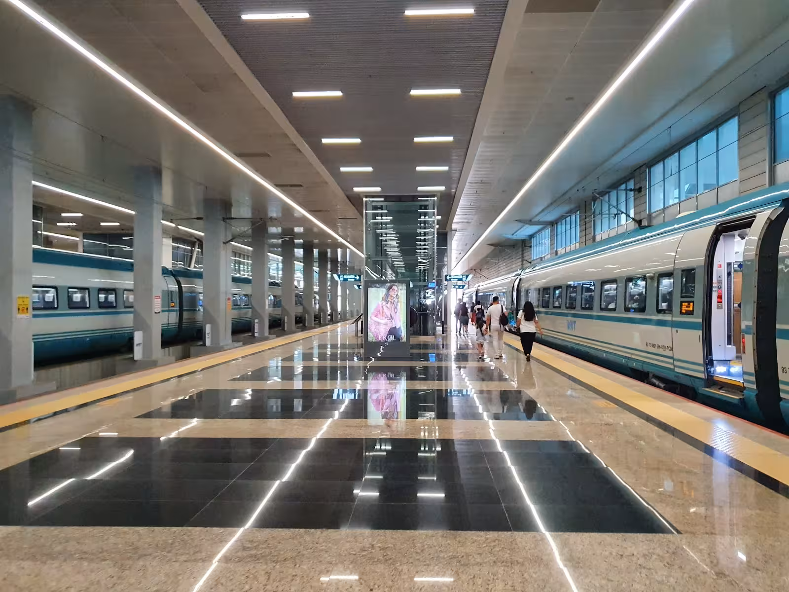 Ankara YHT GARI — Tren İstasyonları, Çankaya · fotoğraf 4