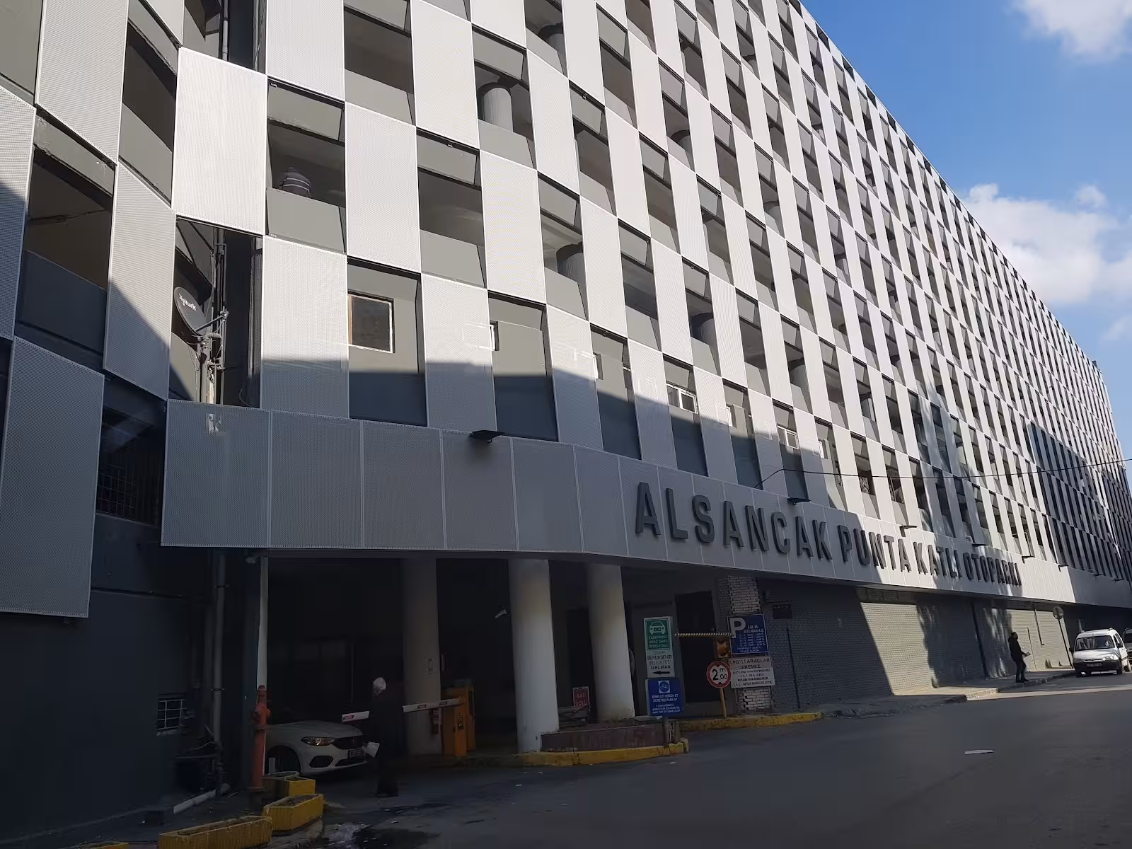 Alsancak Punta Katlı Otoparkı — Otoparklar, Konak · fotoğraf 2
