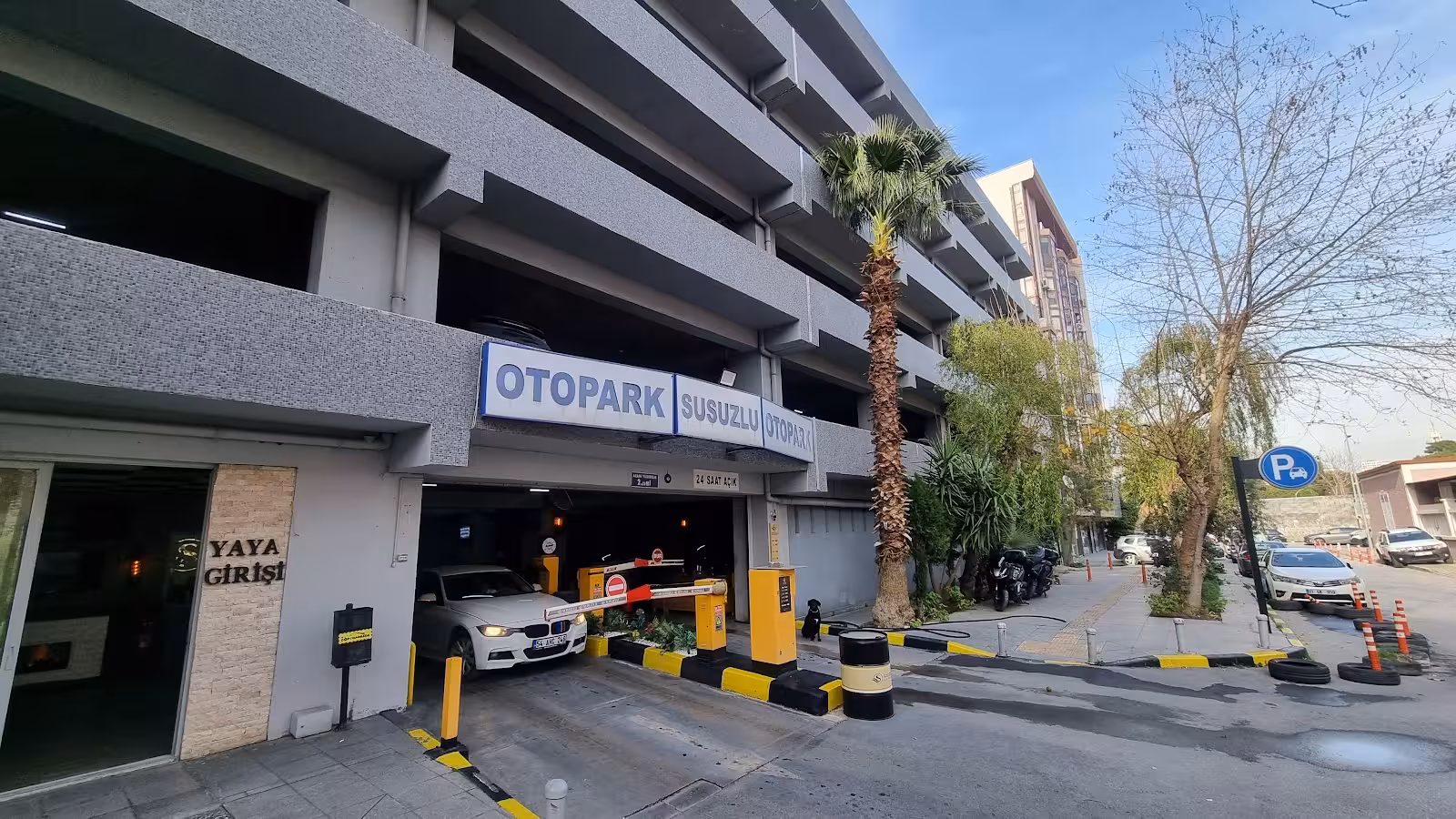 Susuzlu Katlı Otopark — Otoparklar, Konak · fotoğraf 2