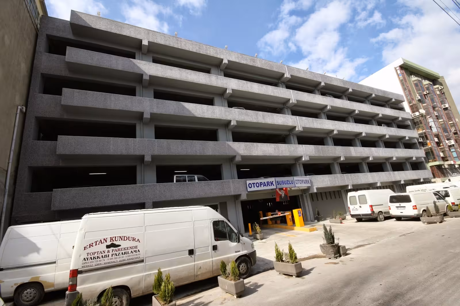 Susuzlu Katlı Otopark — Otoparklar, Konak · fotoğraf 5