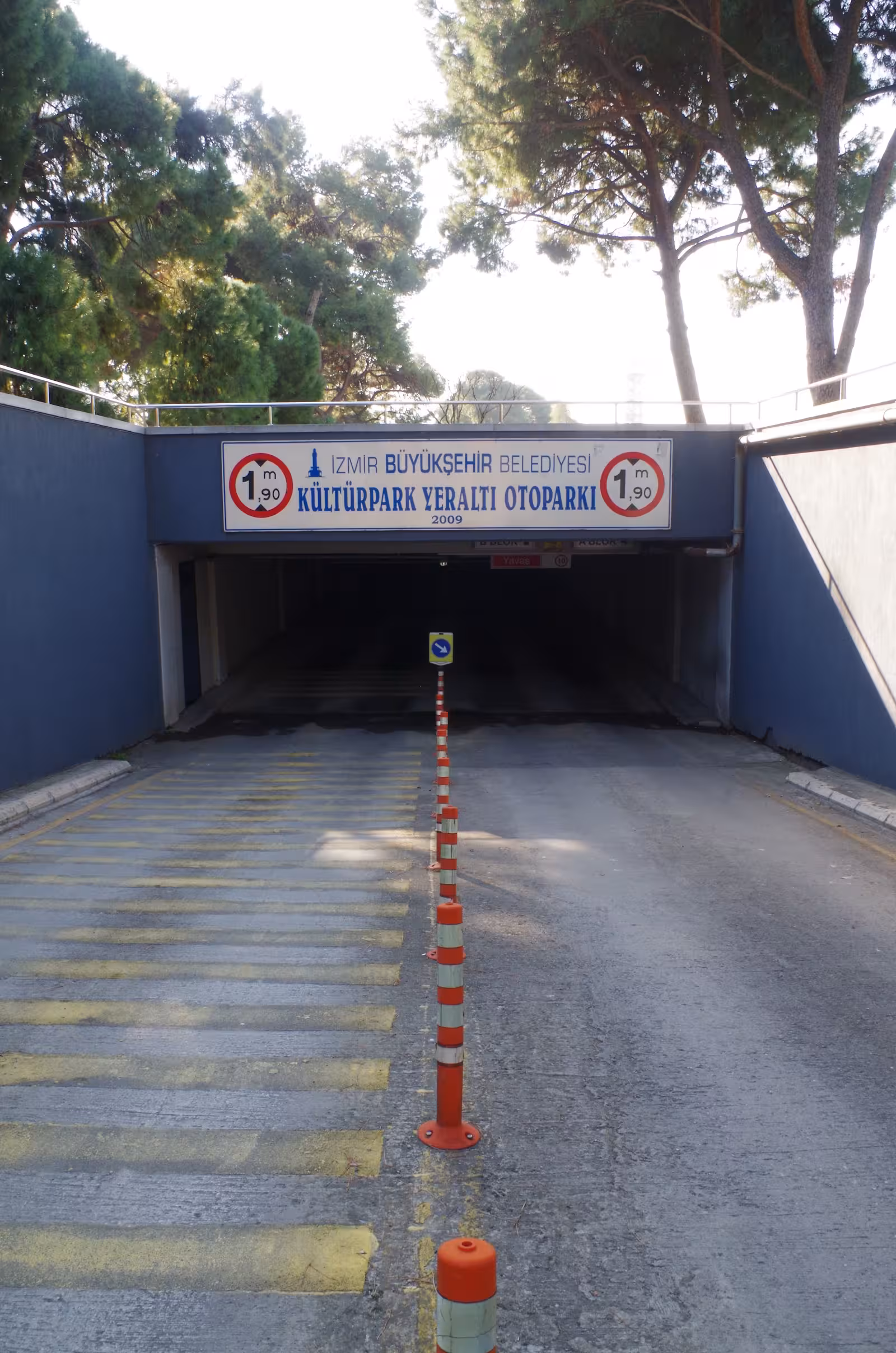 İZMİR BÜYÜKŞEHİR BELEDİYESİ İZELMAN A.Ş. Kültürpark Yeraltı Otoparkı — Otoparklar, Konak · fotoğraf 3