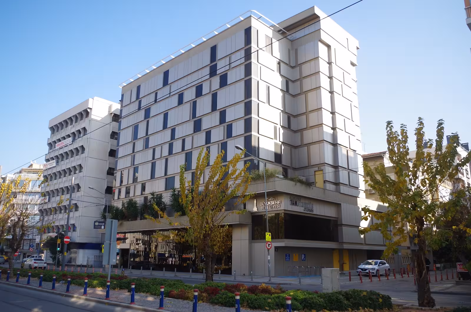 İZMİR BÜYÜKŞEHİR BELEDİYESİ İZELMAN A.Ş. Tam Otomatik Alsancak Otoparkı — Otoparklar, Konak · fotoğraf 1