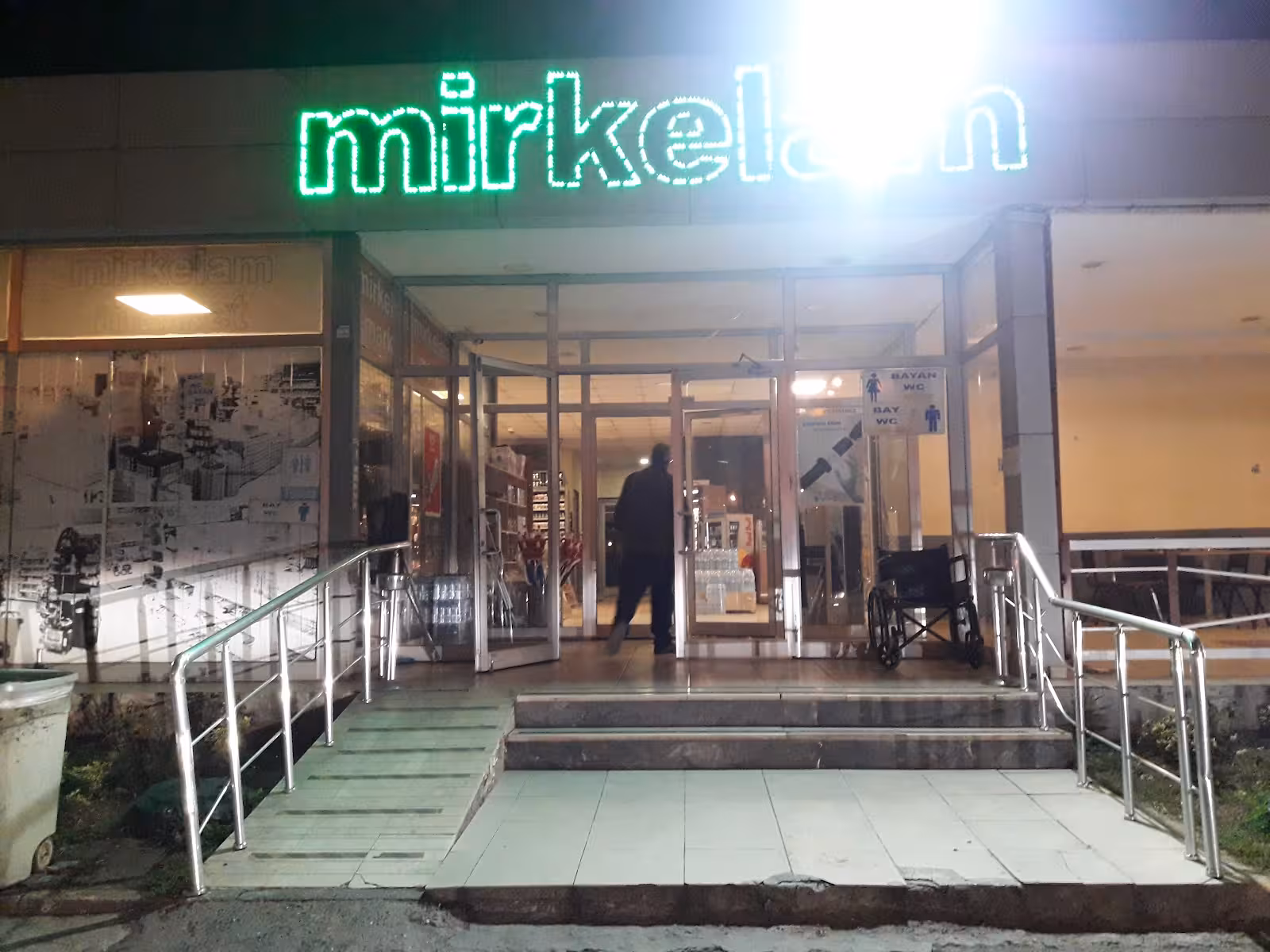 Mirkelam Dinlenme Tesisleri - Güney Tarafı — Dinlenme Tesisleri, Ataşehir · fotoğraf 4
