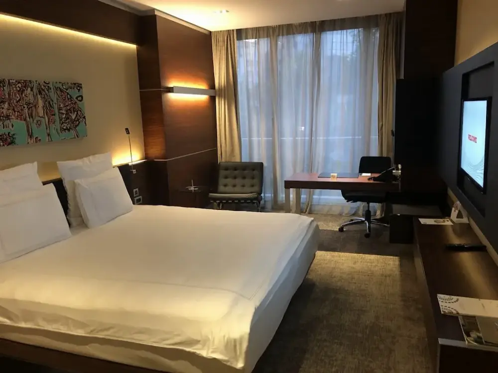 Swissôtel Büyük Efes İzmir — Yüzme Havuzları, Konak · fotoğraf 2