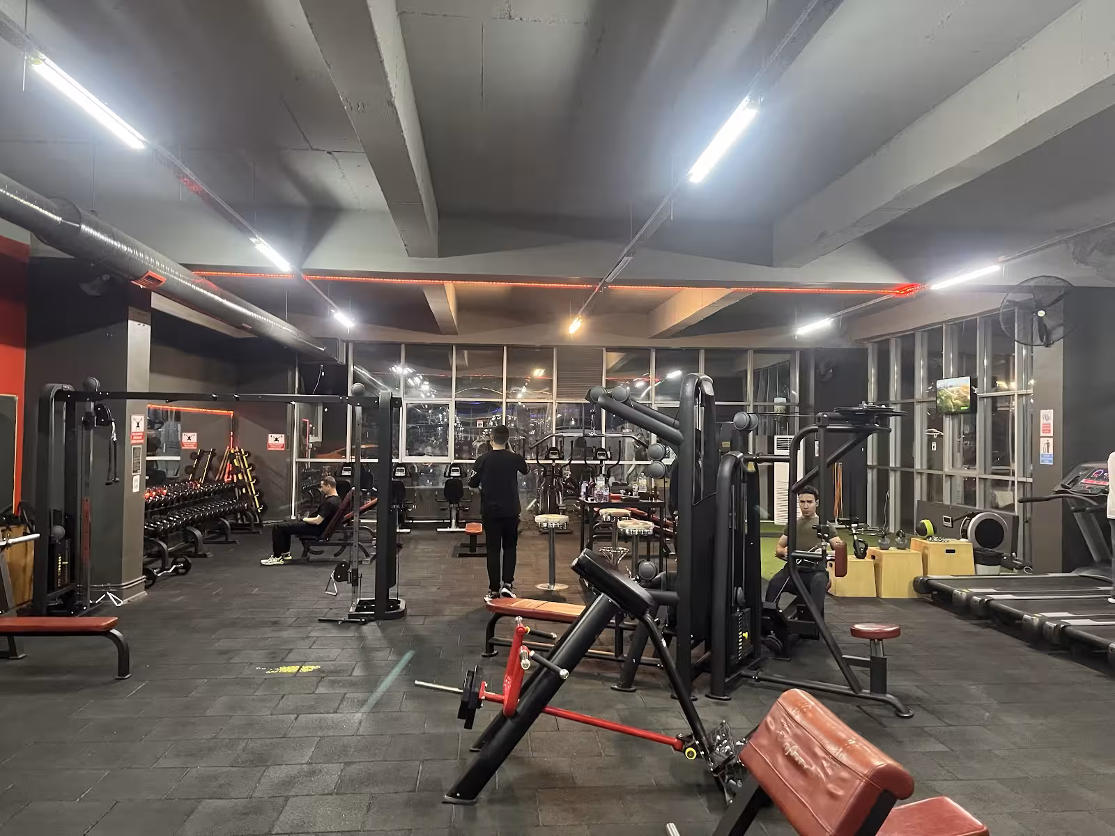 Neolife Gym Batıkent Spor Salonu, Boks, Kick Boks, Fitness, Pilates, Zumba — Fitness, Yenimahalle · fotoğraf 2