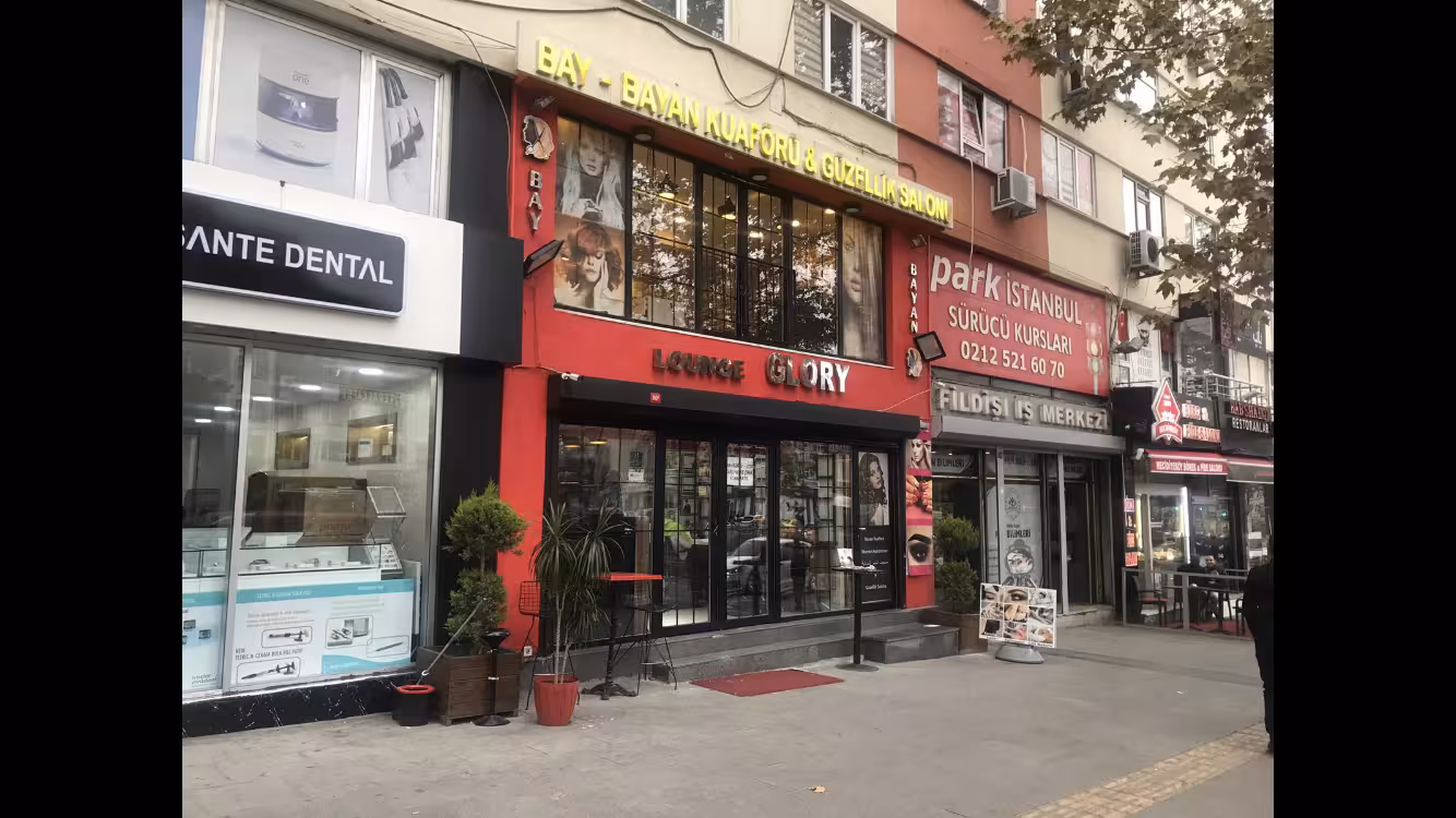Tülay Çayan Bay & Bayan Kuaför & Güzellik Salonu — Kuaförler, Beyoğlu · fotoğraf 4