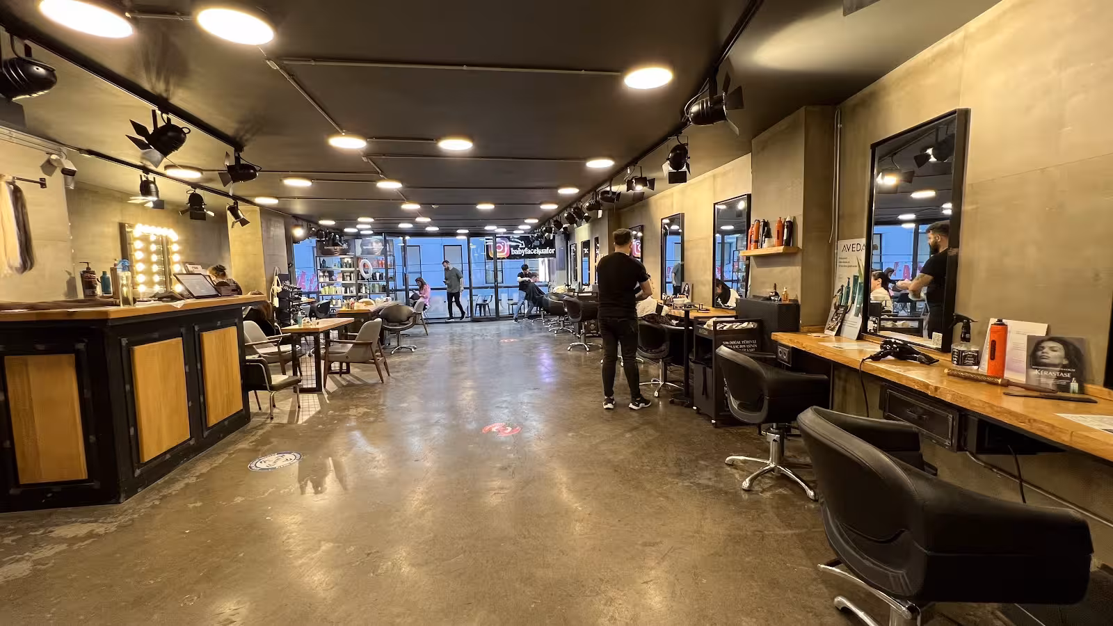 Babyface Hair Salon / Hairdresser / Hair Extensions Taksim, İstanbul — Kuaförler, Beyoğlu · fotoğraf 3