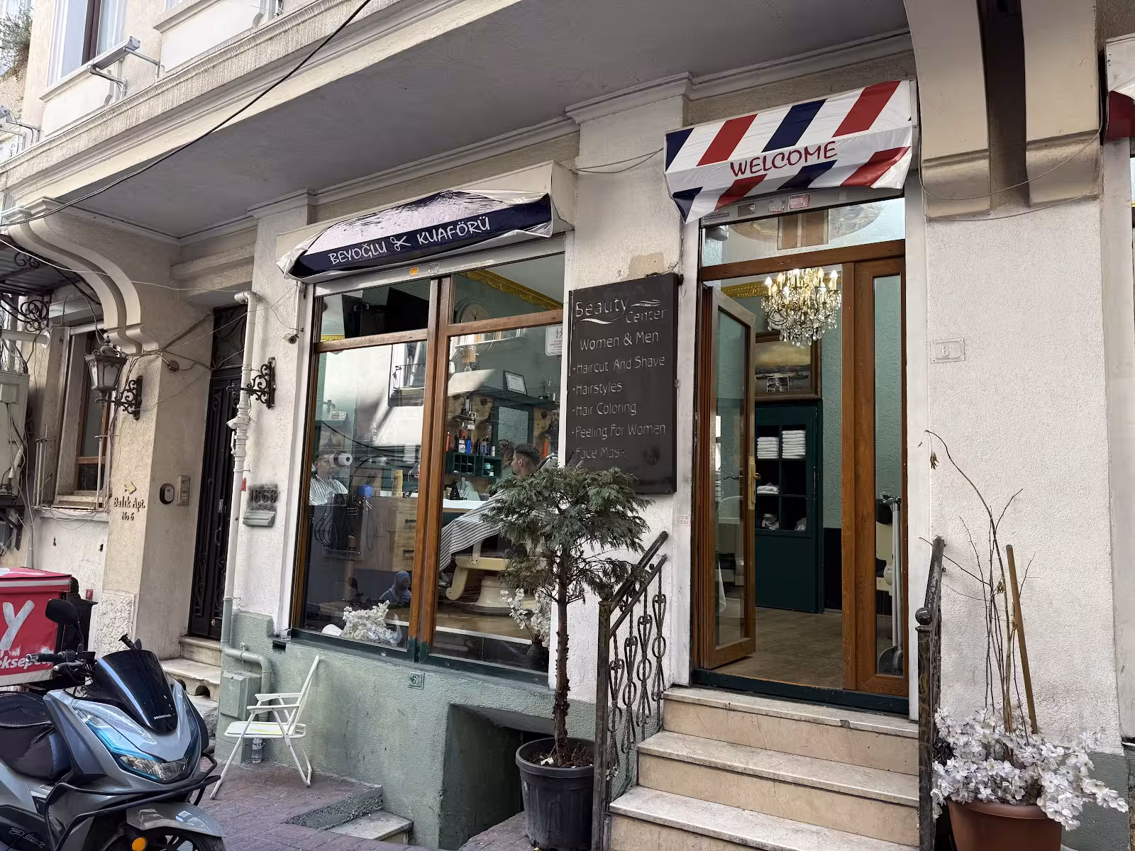 Beyoğlu Erkek Kuaförü — Berberler, Beyoğlu · fotoğraf 4