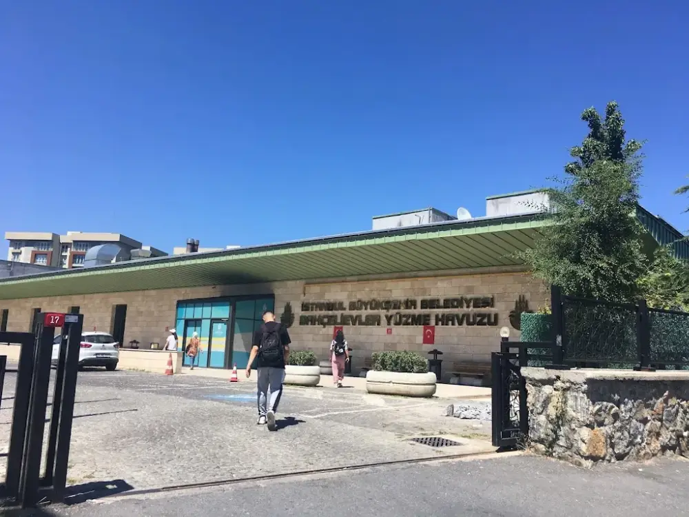 İstanbul Büyükşehir Belediyesi Bahçelievler Yüzme Havuzu — Yüzme Havuzları, Bahçelievler · fotoğraf 3