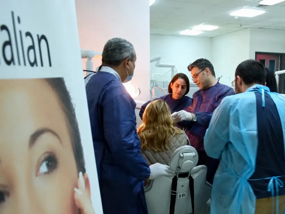 Uzm. Dr. Orhan Demirer Dermatoloji Muayenehanesi — Dermatoloji, Konak · fotoğraf 2