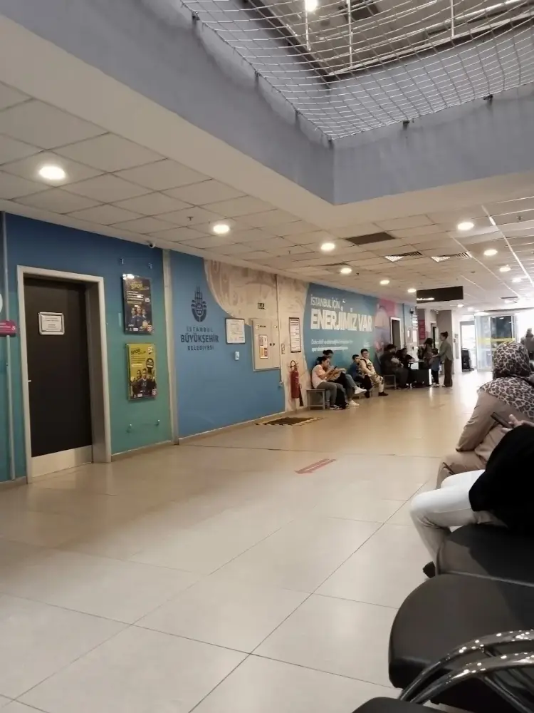 İstanbul Büyükşehir Belediyesi 75.Yıl Yüzme Havuzu — Yüzme Havuzları, Sultangazi · fotoğraf 3