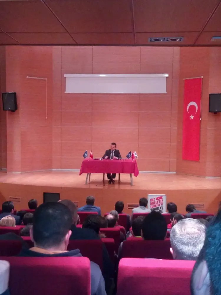 Yeşilpınar Kapalı Yüzme Havuzu — Yüzme Havuzları, Eyüpsultan · fotoğraf 4