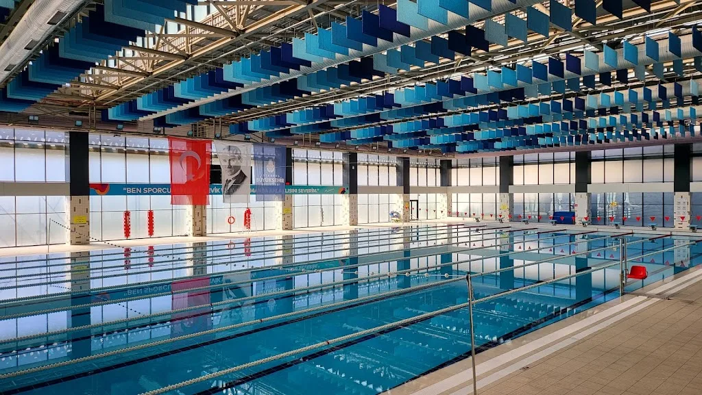 Cemal Kamacı Spor Kompleksi — Yüzme Havuzları, Beyoğlu · fotoğraf 1