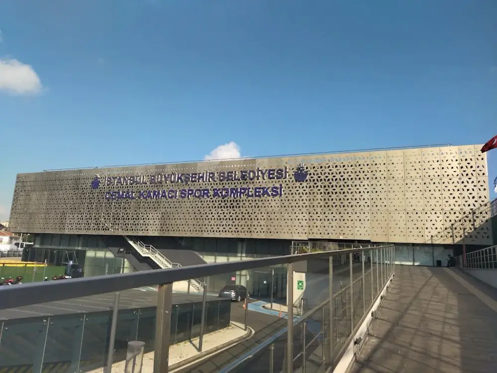 Cemal Kamacı Spor Kompleksi — Yüzme Havuzları, Beyoğlu · fotoğraf 2