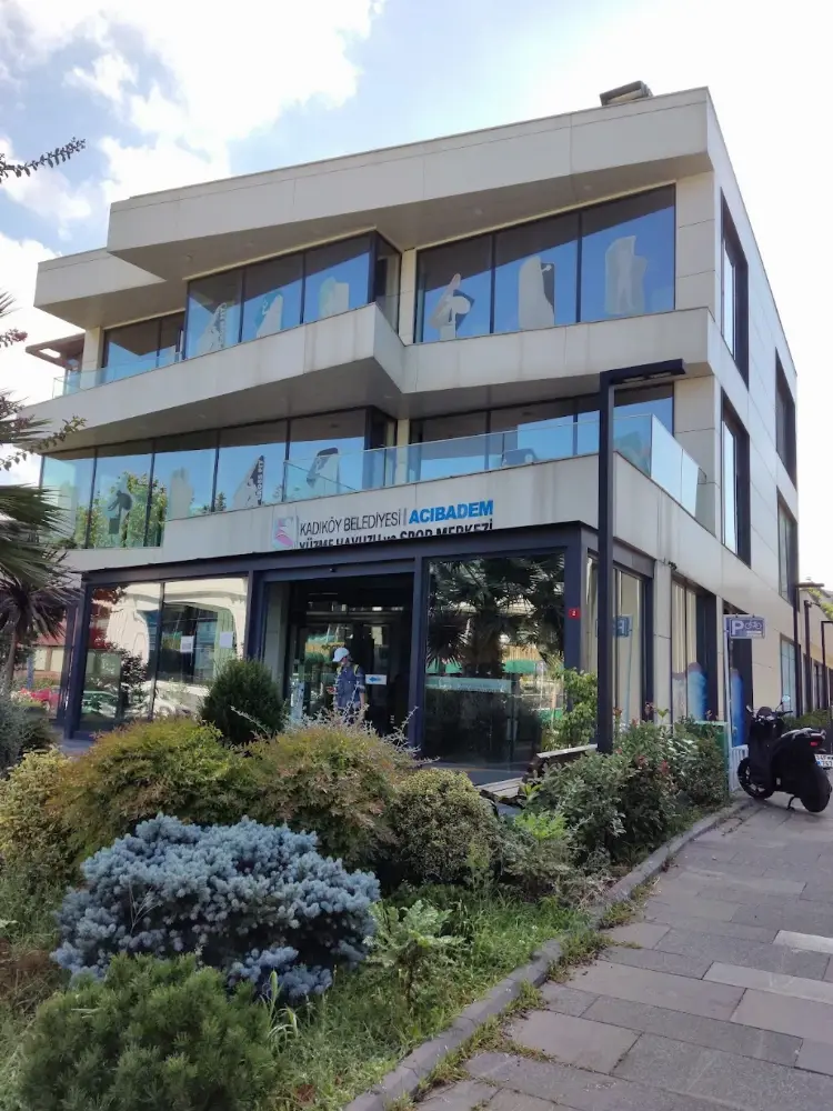 Kadıköy Belediyesi Acıbadem Yüzme Havuzu — Yüzme Havuzları, Kadıköy · fotoğraf 3